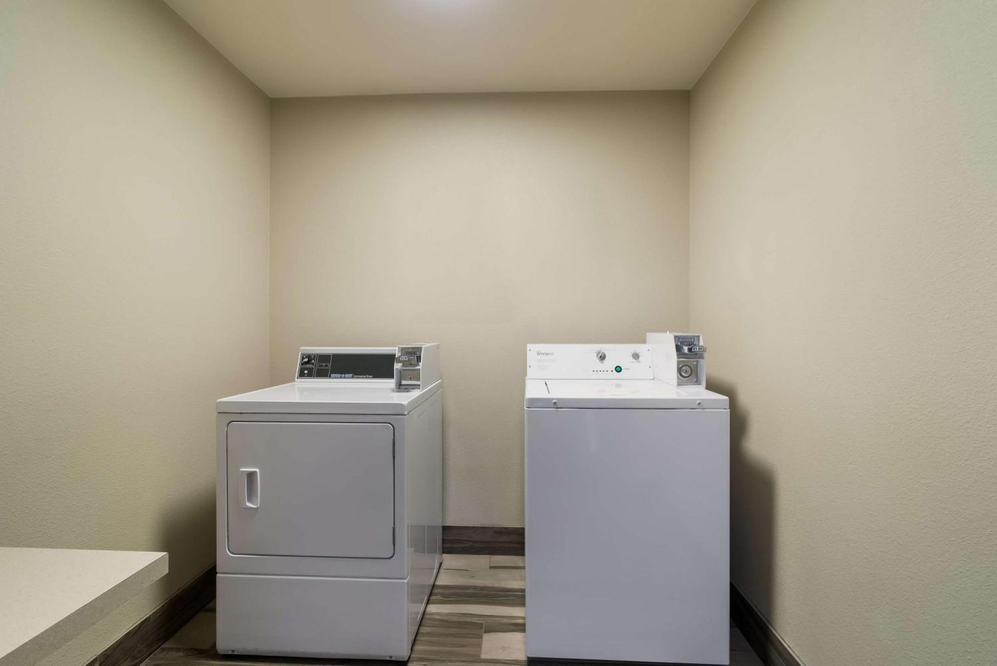 Best Western Roosevelt Place Bismarck Bagian luar foto