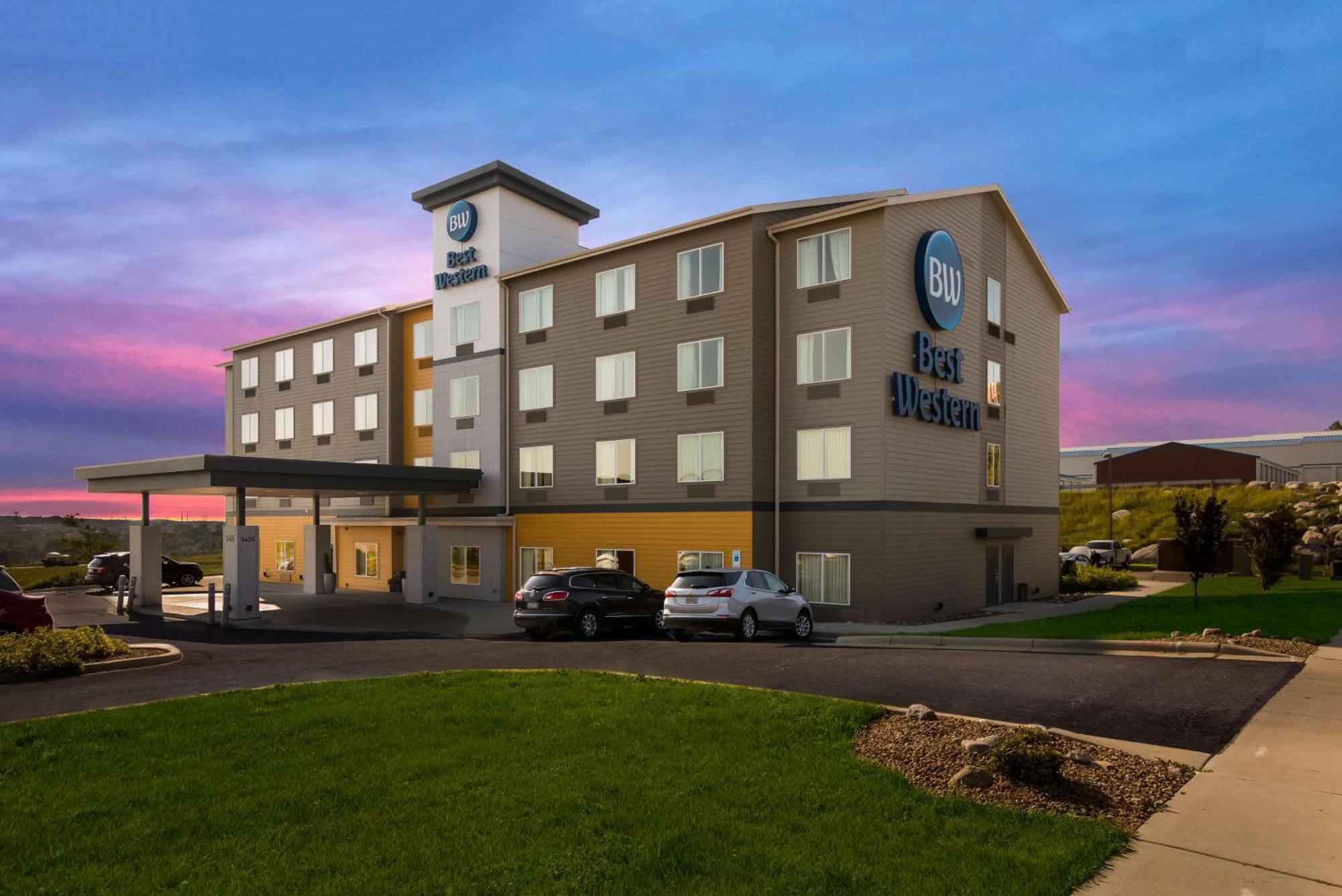 Best Western Roosevelt Place Bismarck Bagian luar foto